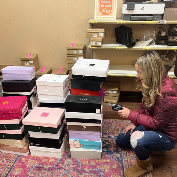 Meet Your Posher, Bonnie - Picture 6 of 6